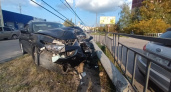 Дзержинские водители в ДТП повесили столб на провода освещения: пострадала девушка