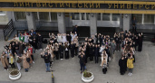 Студенты выстроились возле нижегородского вуза в слово “брат”