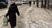 У жительницы Дзержинска выдернули сумку из рук, когда она шла по улице
