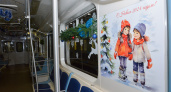 Вагоны нижегородского метро начали украшать к Новому году 