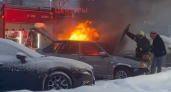 Утром в Сормовском районе Нижнего Новгорода полыхал автомобиль 