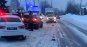 Тротуары, заваленные снегом, стали причиной ДТП с пострадавшим ребенком в Володарске