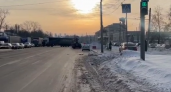 Легковушку выбросило на остановку на проспекте Ленина: есть пострадавший 