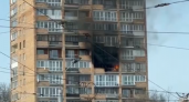 В центре Нижнего Новгорода полыхает многоэтажка