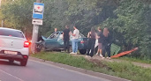 В Нижнем Новгороде подростки на "Ладе" врезались в столб и сбежали