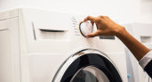 Белоснежное белье без усилий: влейте стакан этого в стиральную машину вместе с порошком - опытная прачка раскрыла секрет
