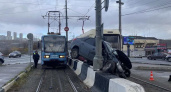 Трамвай против легковушки: драматичное столкновение в центре Нижнего Новгорода