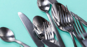 Старые вилки и ложки станут как новые: два копеечных средства из вашей кухни вернут блеск столовым приборам