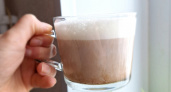 Превращает любимый напиток в яд: это молоко ни в коем случае нельзя добавлять в кофе