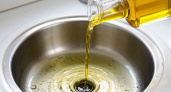 Перед уходом из дома заливаю подсолнечное масло в раковину - результат выше всяких похвал