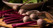 Свеклу не варю больше часами: всего одна хитрость сделает ее мягкой за 15 минут - и без запаха на весь дом