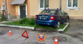В Кстово иномарка внезапно влетела в стену дома: есть пострадавшие