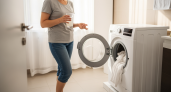 Стакан в барабан и одежда идеально белая: секрет от прачки, что добавить в машинку вместе с порошком
