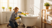 Срочно запомните секретный метод клининговых компаний: как легко очистить ванну от застарелого налета