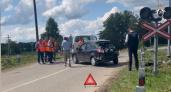 Электричка протаранила иномарку прямо на путях в Нижегородской области