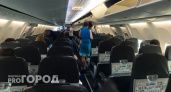 Стюардесса объяснила, почему в самолет нельзя надевать джинсы или кроссовки — иначе пожалеете