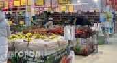 Для чего продавцы "Магнита" и "Пятёрочки" забирают себе из ящиков с бананами загадочные маленькие пакетики