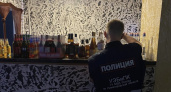 В городе Бор обнаружили винное подполье: полицейские забрали более 100 литров незаконной жидкости из магазина