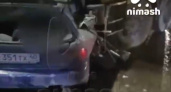 Honda вместе с водителем оказались под бетономешалкой в Сормове