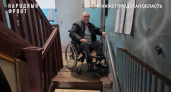 Нижегородец-колясочник семь лет добивается установки спуска в своем подъезде, но его игнорируют