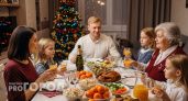 Новогодние застолья до упаду больше не в моде: в тренде короткие семейные ужины и длинные каникулы вне дома