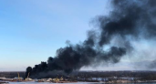Взрыв у Борского моста: черный дым и пожар на Волге в Нижнем Новгороде