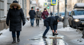 Простой трюк с кисточкой избавит обувь от скольжения на любом льду: работает как профессиональная защита