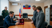 «Пожертвовали собой ради безопасности страны»: семьям погибших в СВО офицера и рядового вручили ордена Мужества
