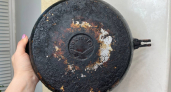 Черный нагар слезает пластами: как спасти безнадежно грязную сковороду за час без дорогой химии