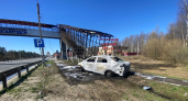 После ДТП на М-7 в Володарском районе загорелись авто и надземный переход