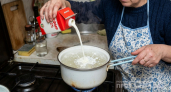Наливаю кефир в кипящую воду — получаю нежнейший сыр Рикотто: шеф-повар ресторана раскрыл секрет
