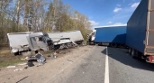 Два грузовика столкнулись под Нижним Новгородом