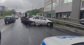 ВАЗ выехал на встречную и столкнулся с двумя машинами: пострадали дети