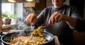 Когда солить картошку при жарке, чтобы получалась хрустящей и вкусной: вначале или под конец