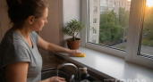 Старый ПВХ краше нового: простое средство с кухни вытянет желтизну даже из векового пластика