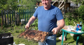 Луковица вместо химии и фольга вместо щётки: шашлычник раскрыл рабочие способы чистки решётки с мангала за 5 мин