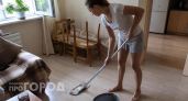 Начала мыть полы солёной водой — перемены в доме ощутила вся семья: вот зачем нужно добавить соль в ведро
