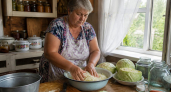 Делаю так снова - квашеная капуста хрустит и не темнеет до сентября следующего года: невестка поделилась рецептом