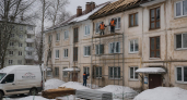Снег проломил крышу жилого дома на Октябрьской в Нижегородской области
