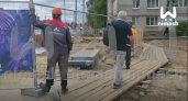 На беременную около стройки метро в Нижнем Новгороде рухнули ограждения 