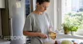 Перестаньте выбрасывать еду из-за плесени: названы три продукта, которые можно безопасно спасти и съесть
