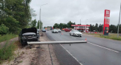 Женщина за рулем Volkswagen в Балахне протаранила Lada Granta и столб