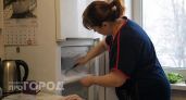 Хватит долбить ножом: гениальный способ убрать лед в морозилке без вреда для техники