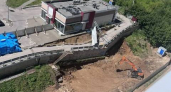 Во время работ на парковке в нижегородском ЖК лопнула и просела подпорная стена