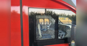 В Нижегородской области подростки зацепились за электричку, а потом закидали ее камнями