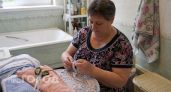 Старые полотенца не выбрасываю: делаю мягкий коврик для ванной без швейной машинки