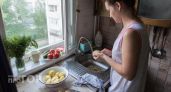 Больше не скоблю молодой картофель ножом: целую кастрюлю чищу за минуту