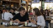 Популярный бургер оказался опасен: Роскачество проверило 20 сетей фастфуда