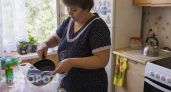 Кладу сковороду в полиэтиленовый пакет, нагар отлетает в мгновенно, больше ничего не прилипает — радуюсь результату