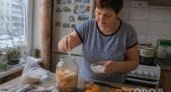 Мандариновую кожуру пересыпаю солью: всю зиму хлопаю себе в ладоши за смекалку - вот как это работает